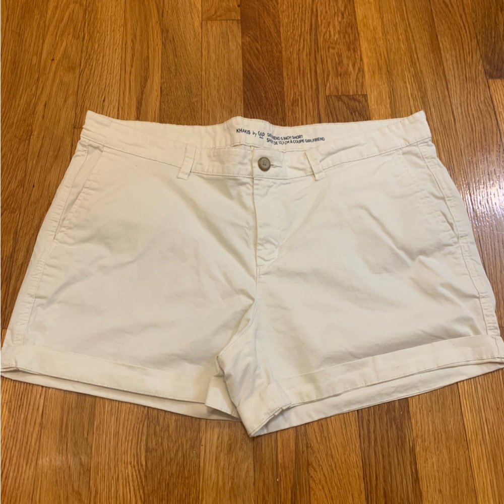 Khakis by Gap White Girlfriends 5” Short, Size 14/32